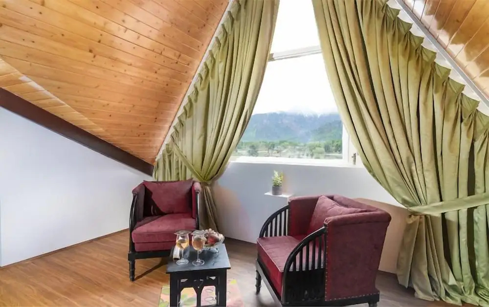 Premier room