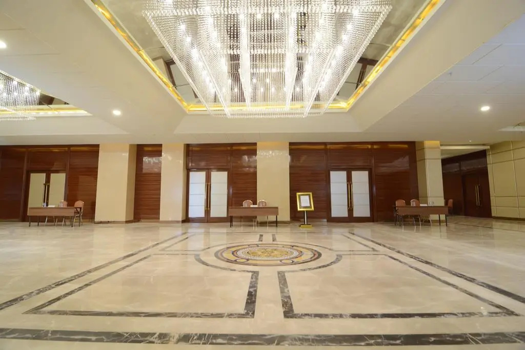 Grand Paragon - Général