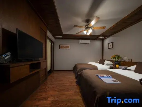 Standard Double room with courtyard view (full double bed)