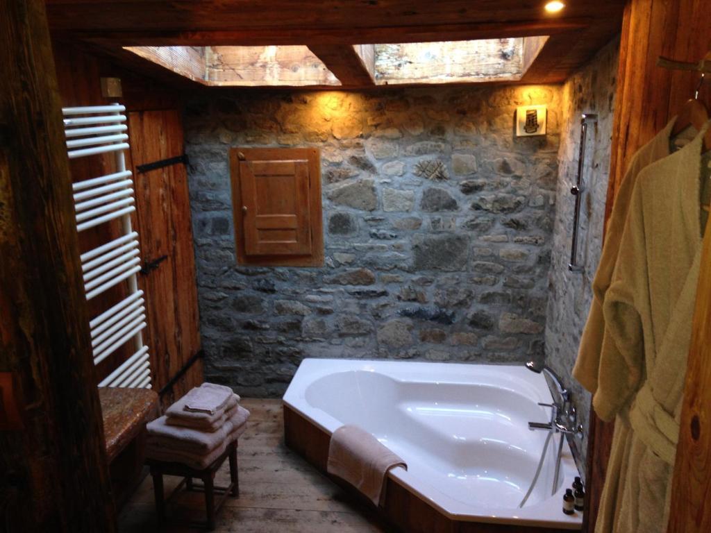 Chalet 1864 by null