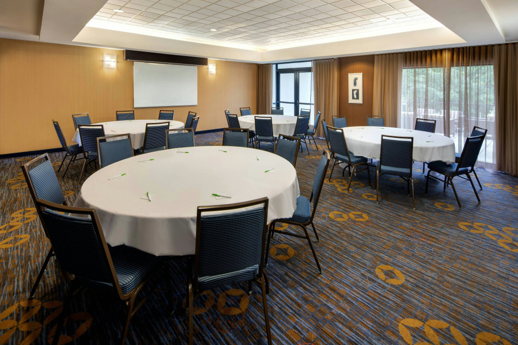 Courtyard by Marriott Grand Rapids Airport - Général