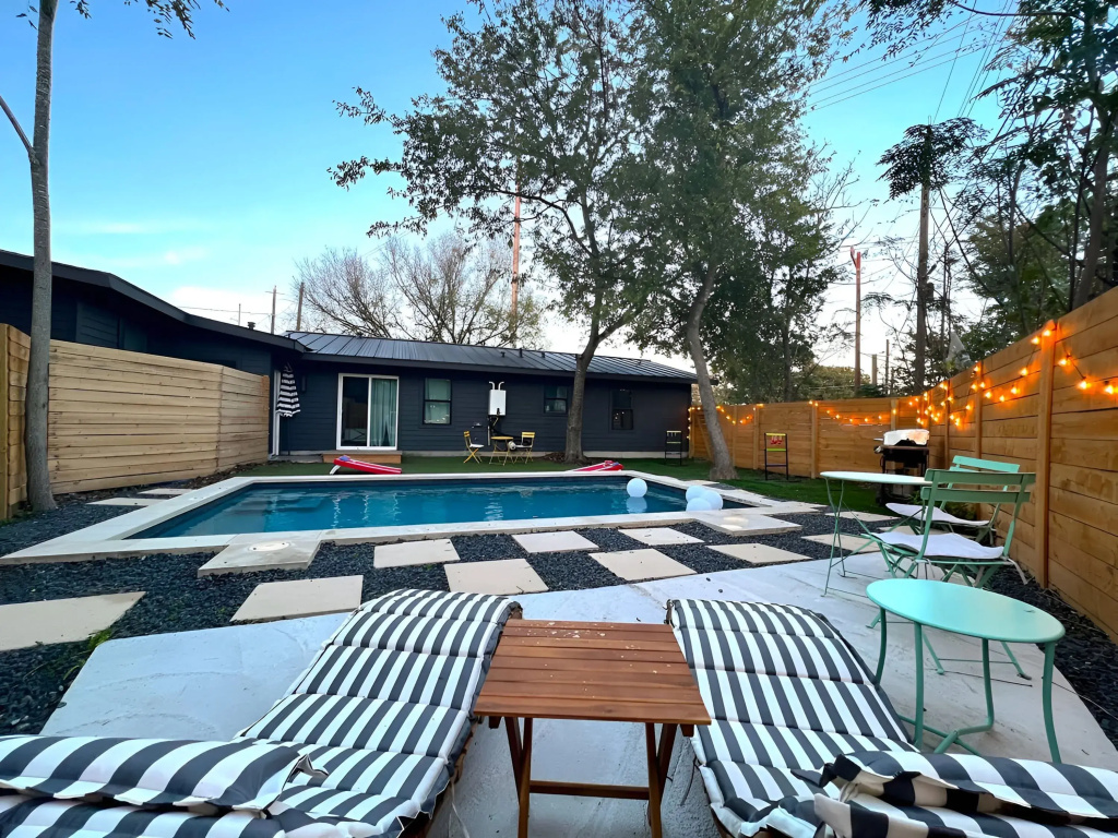 Pool Home Encore Rainey Street-6 minute drive, Austin