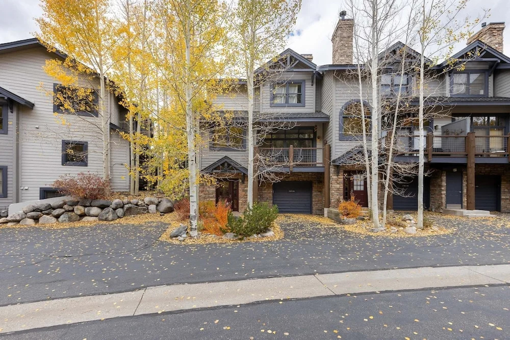 1952 Northstar 3 Bedroom Townhouse by RedAwning