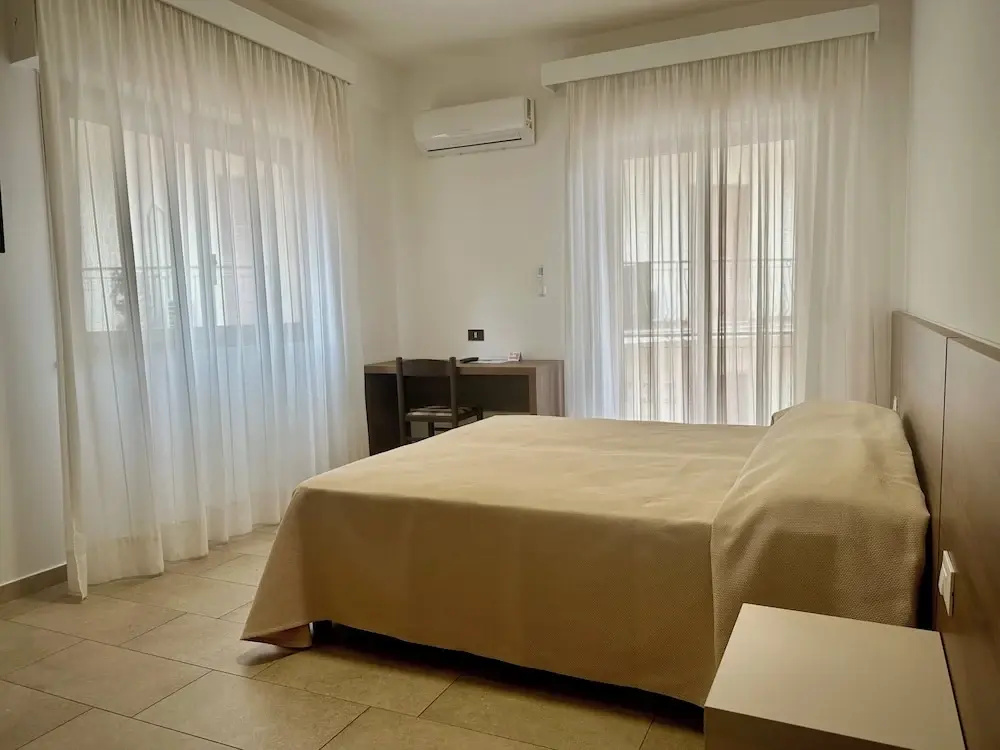 Standard Single room with balcony and with pool view