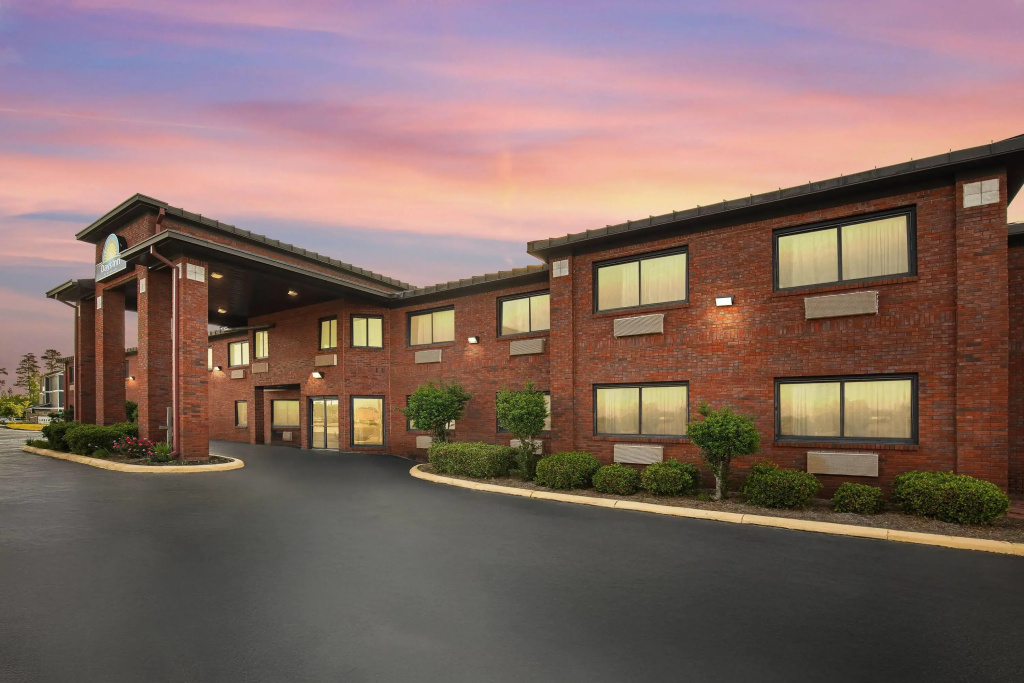 Days Inn by Wyndham Phenix City Near Fort Benning