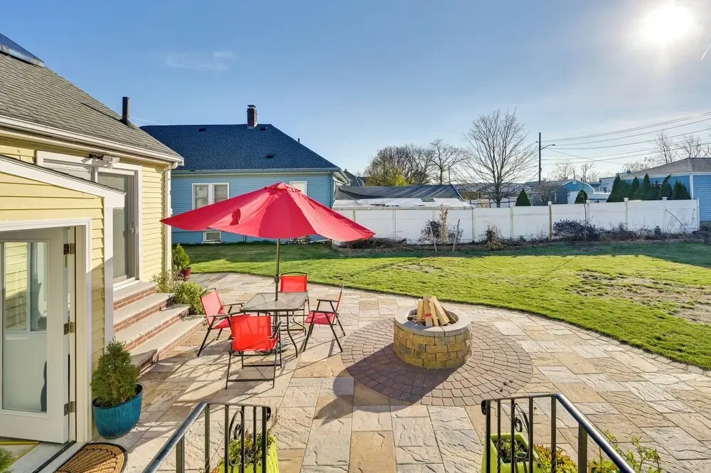 1 Mi to Downtown Salem: Studio w/ Fire Pit Access