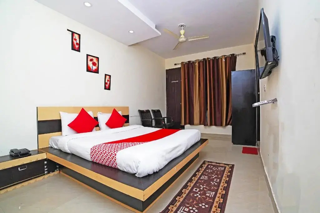 OYO Home 19287 Classic Stay