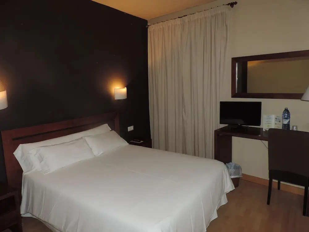 Hotel Puerta de España - Chambres