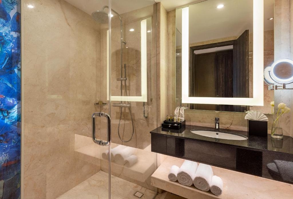 Doubletree by Hilton Surabaya - Tap to explore photos