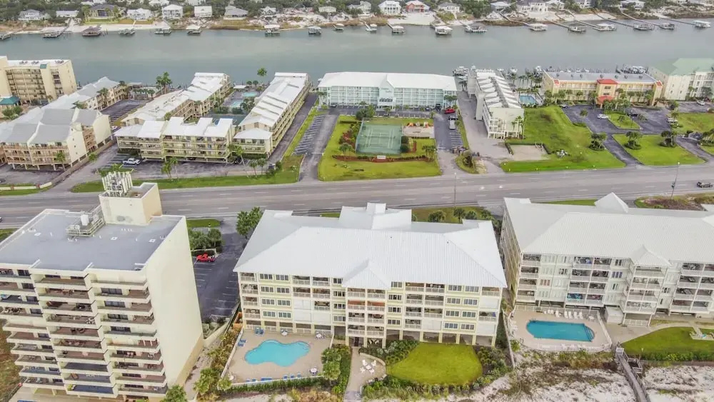 Exceptional Condo Directly on Beach With Pool