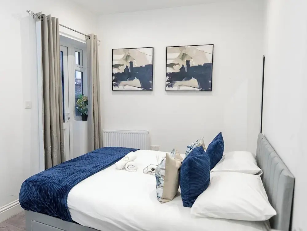 Chic City Apartment in Wallington