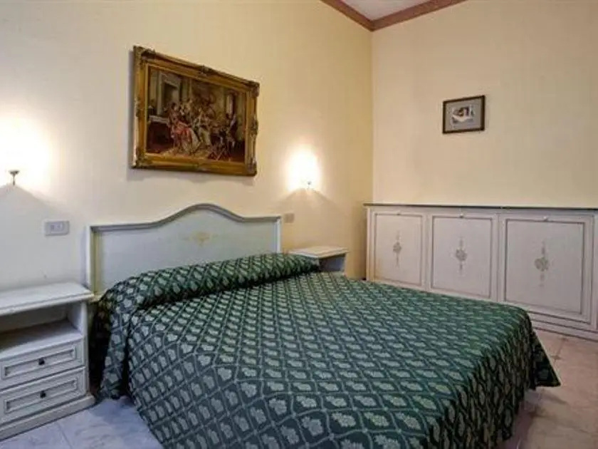 Classic Double room (full double bed)