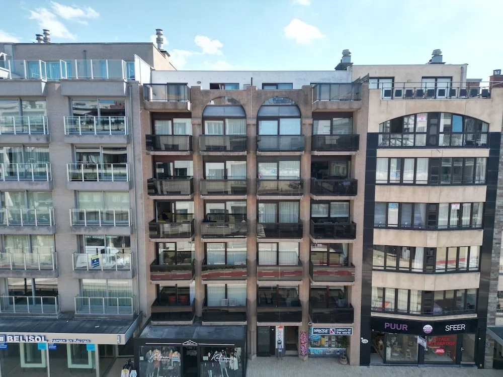 Sunny Coastal Apartment for 6