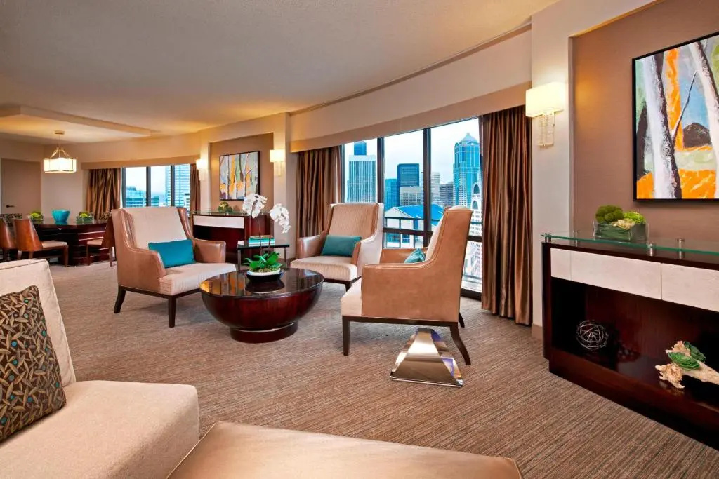 1 Bedroom Luxury Double Suite with water view (full double bed)