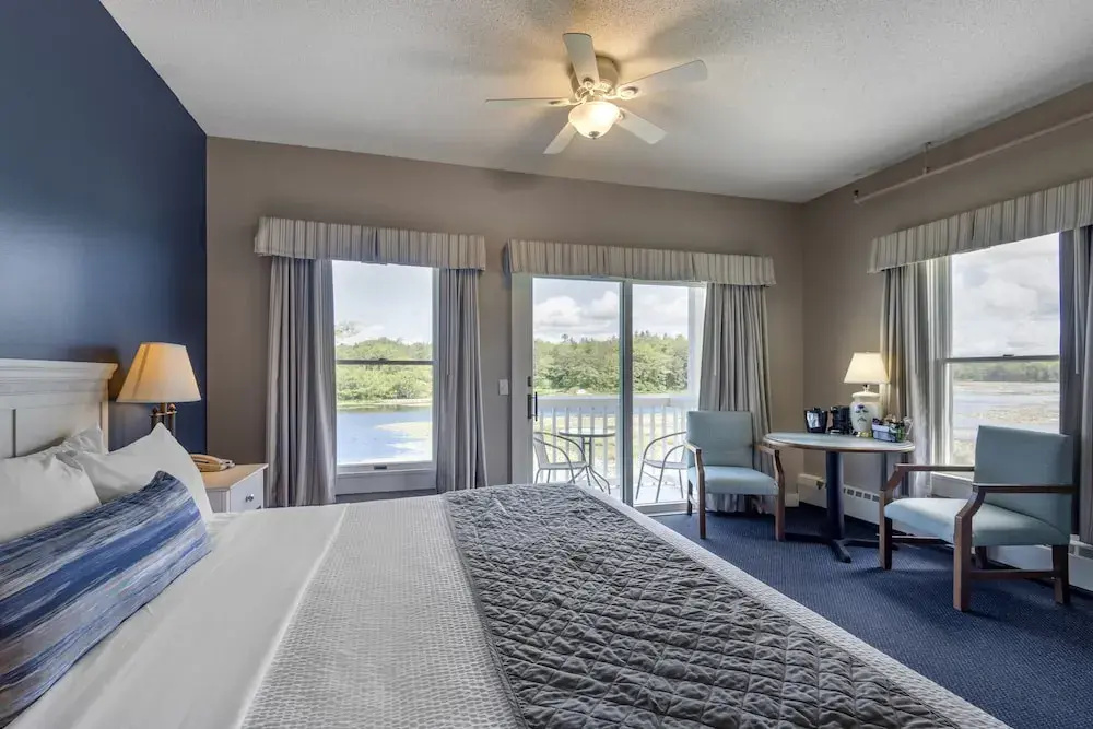 Standard Double room with balcony (full double bed)