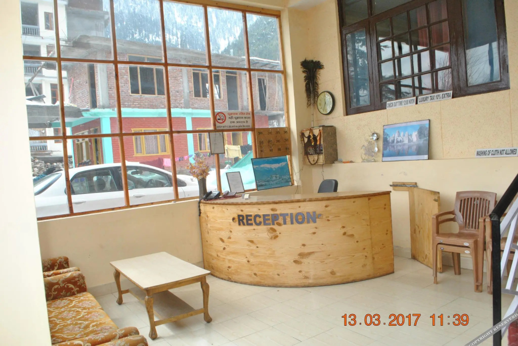 Lobby & Reception