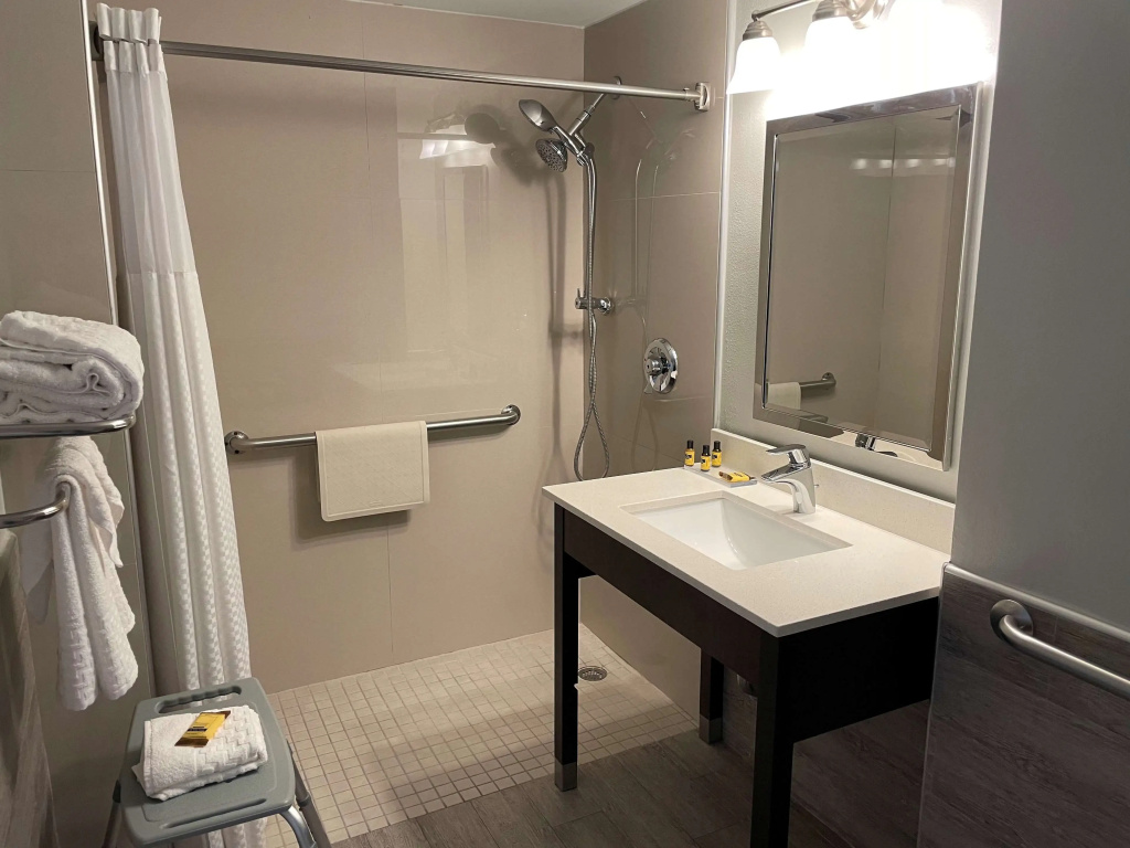 Best Western Plus McAllen Airport Hotel Room Type - Standard Double room (full double bed)