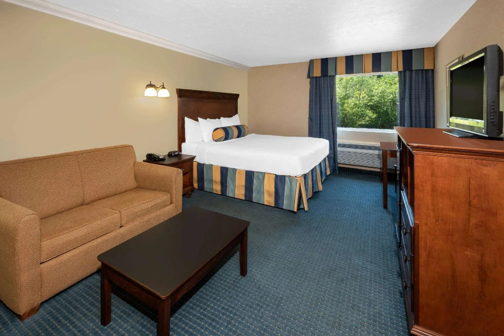 Deluxe Double room (full double bed)