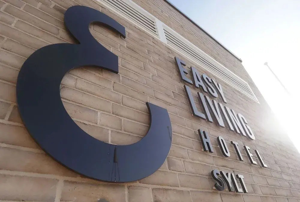Easy Living Hotel