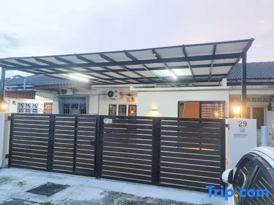 Cozy 4-Bedroom House BBQ Event at Klang by HCK