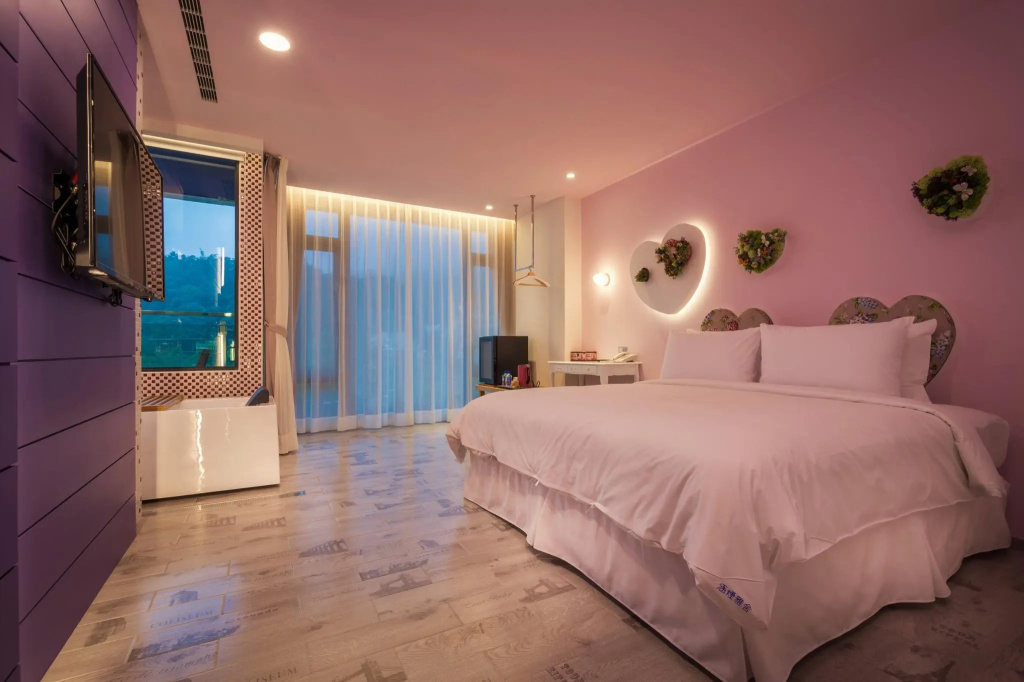 Standard Double room with balcony (full double bed)