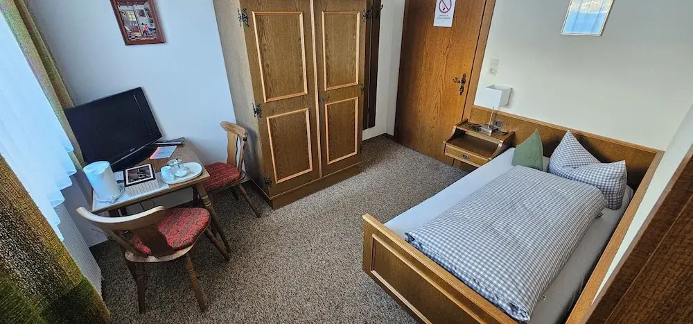 Economy room