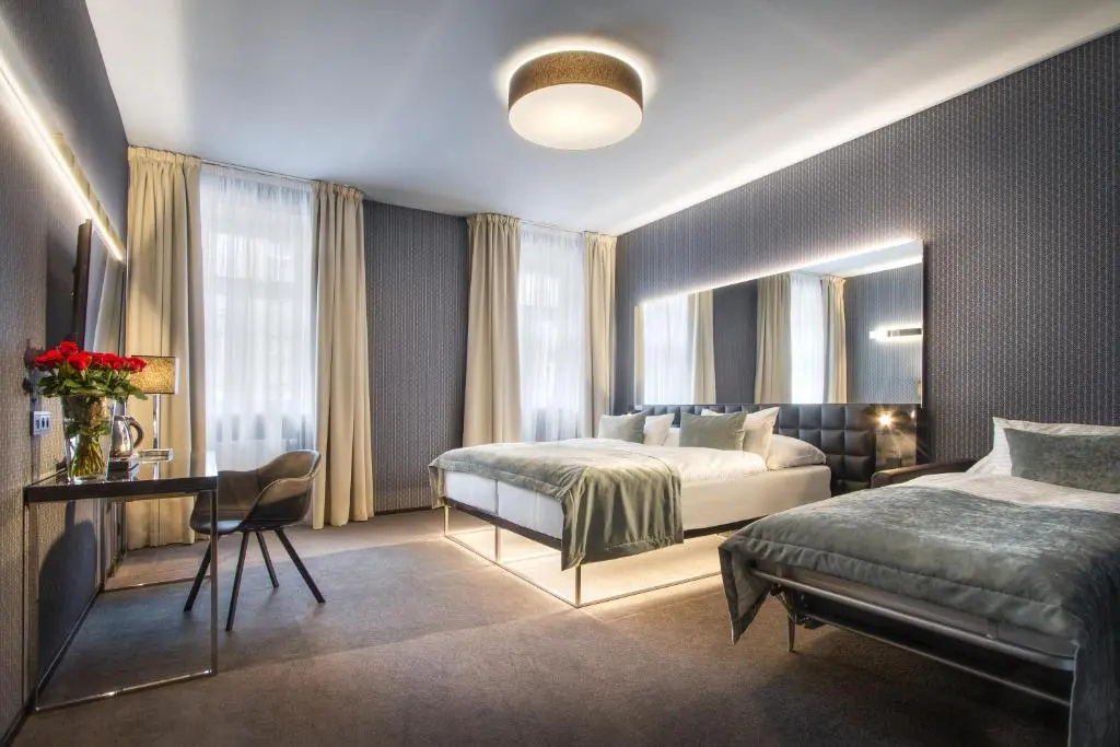 Standard Triple room