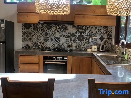 Jungle paradise 3BR wooden villa near Ubud