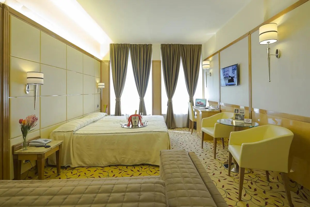 Deluxe Double room (full double bed)