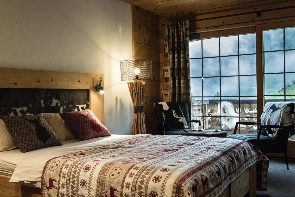 Standard Double room with balcony and with mountain view (full double bed)
