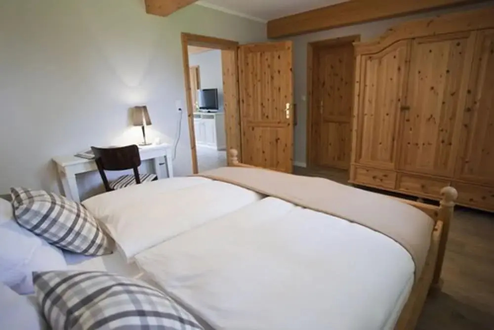 Double Suite (full double bed)