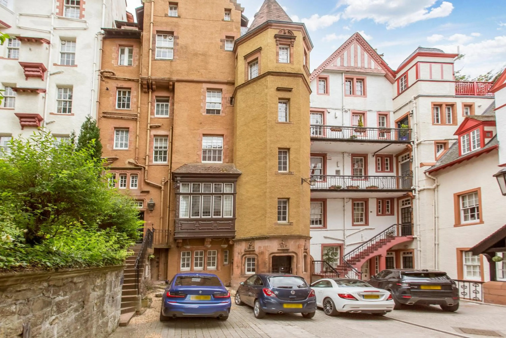 Luxury 3-Bedroom Apartment with Stunning Views at Ramsay Garden
