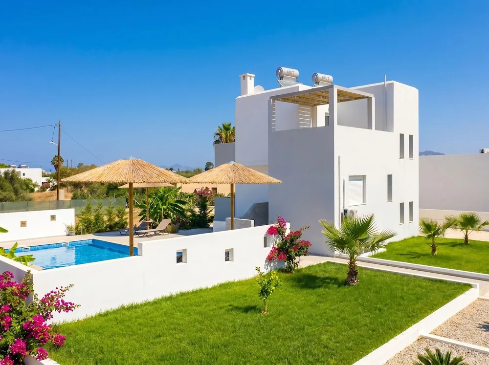 Lilu Villa 2 With Private Pool and Seaview