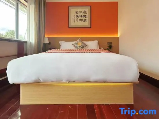 Standard Double room with balcony (full double bed)