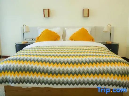 Standard Double room with lake view (full double bed)