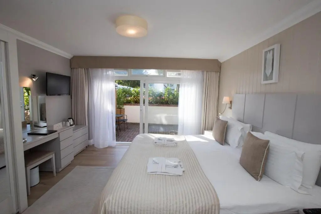 Standard Double room with pool view (full double bed)