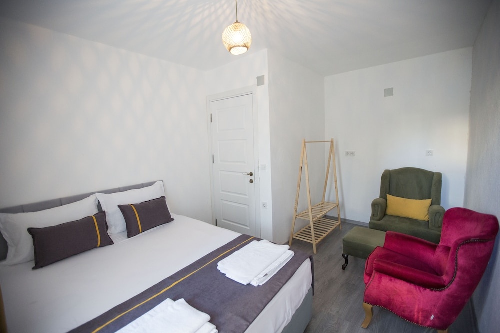 Surla Hotel — 4