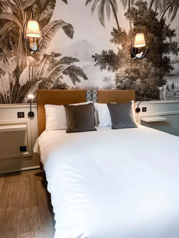 Deluxe Double room with garden view (full double bed)