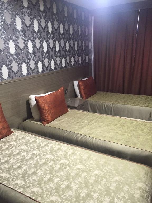 gallery_image_hidden_6