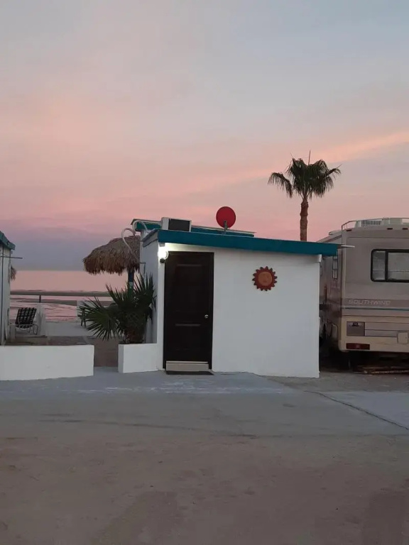 Seaside Hotel & Victor's RV Park