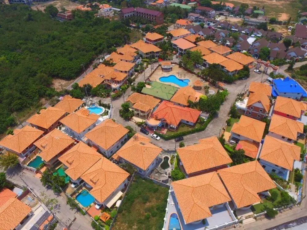 Baan Kanittha - 5 Bedrooms Pool Villa