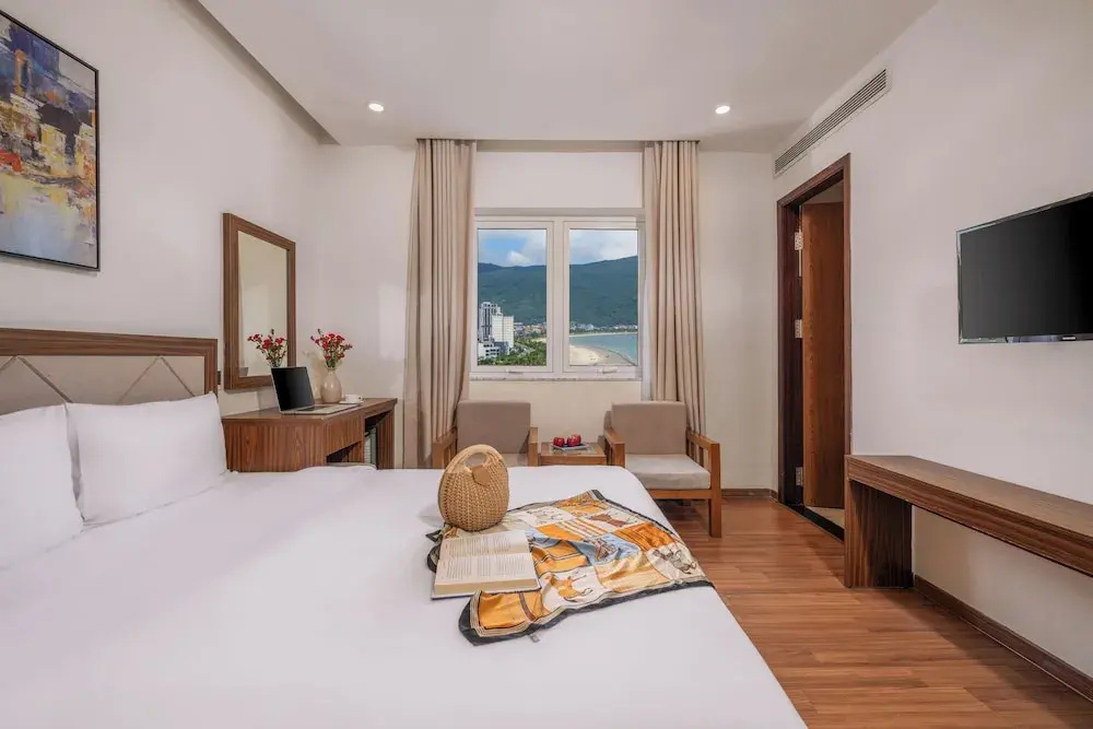Deluxe Double room with partial ocean view (full double bed)