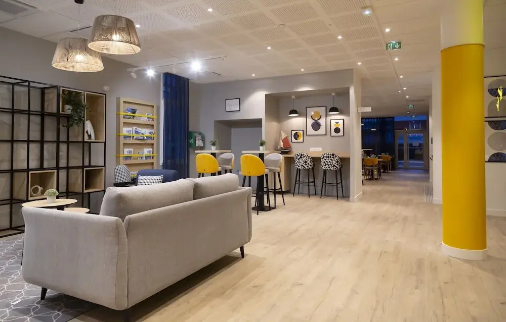 Lobby & Reception