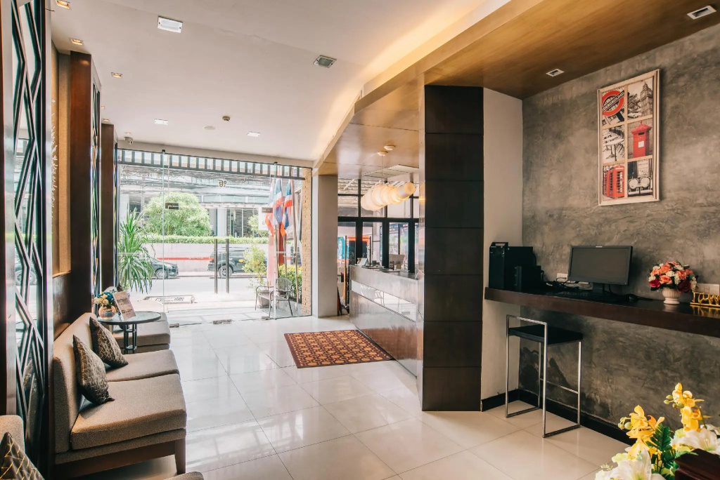 Lobby & Reception