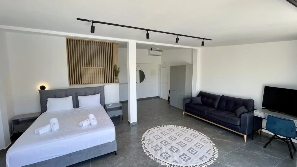 Luxury Suite with pool view