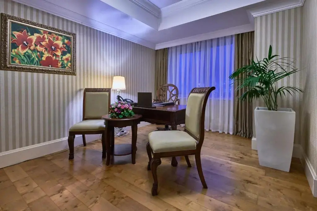 Двухместный люкс Presidential двуспальная кровать в Rixos President Astana