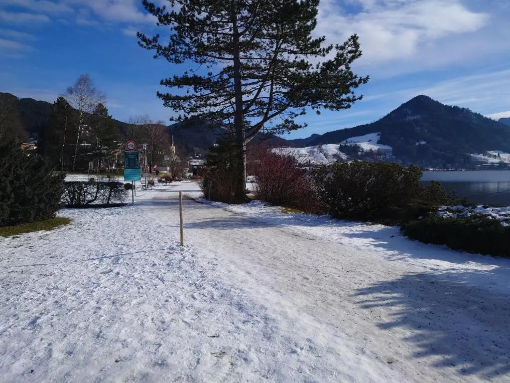 VIP Deluxe 107qm auf zwei Etagen 1 Dopplezimmer EG 1 Doppelzimmer auf der Galerie sowie 2 Badezimmer und komplette Küche mit Mikrowelle und Backofen Ideal für 1 bis 6 Gäste Direkter Blick auf Garten und Bergblick Alles nur nicht 0815