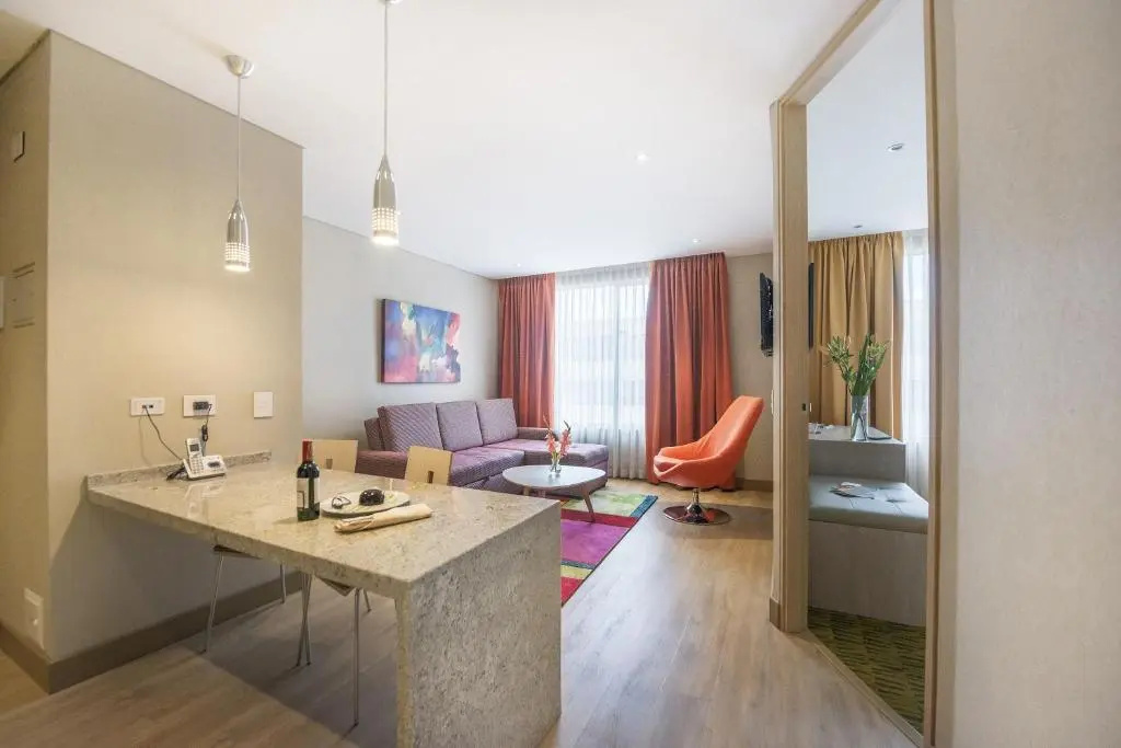 Hotel Plaza Suites - Chambres