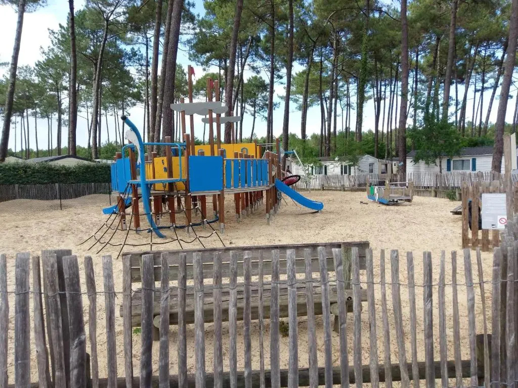 Voir la photo 3 — Bungalow de 2 chambres avec piscine partagee jardin amenage et wifi a Saint Julien en Born a 4 km de la plage