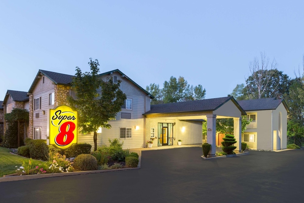 Creekside Inn & Suites